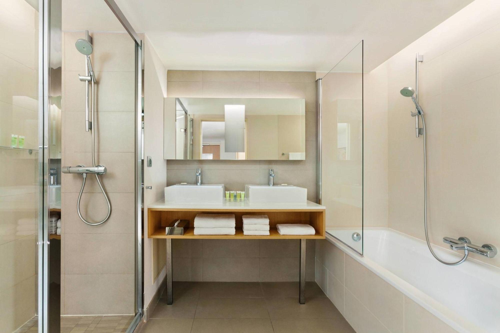 Courtyard By Marriott Montpellier Hotell Eksteriør bilde